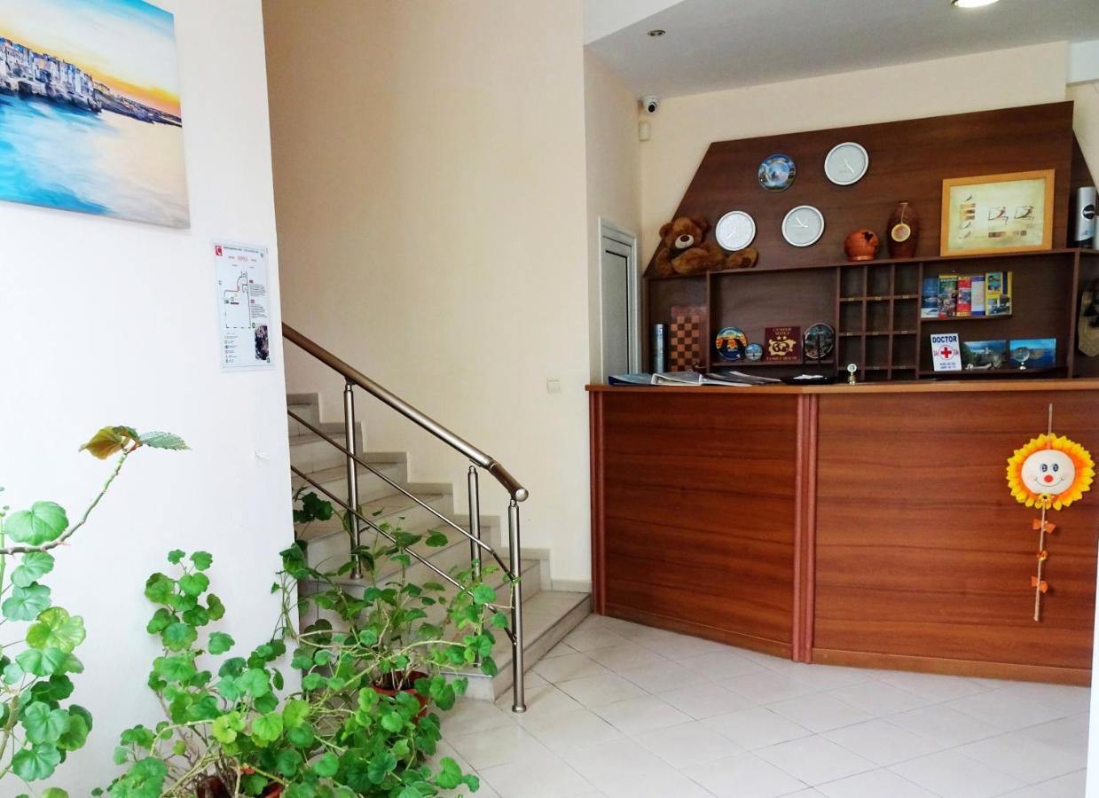קרנבו Hotel Niko מראה חיצוני תמונה