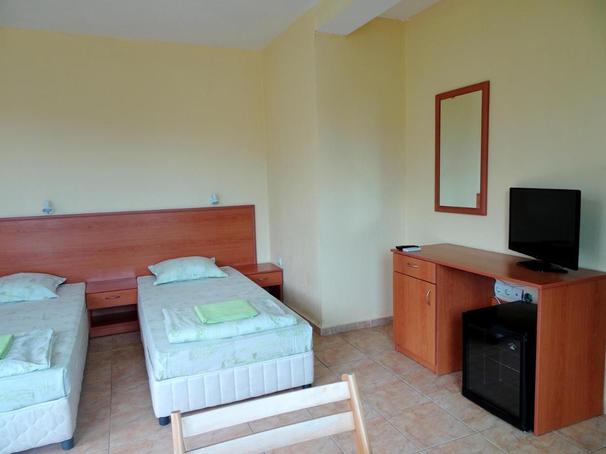 קרנבו Hotel Niko מראה חיצוני תמונה