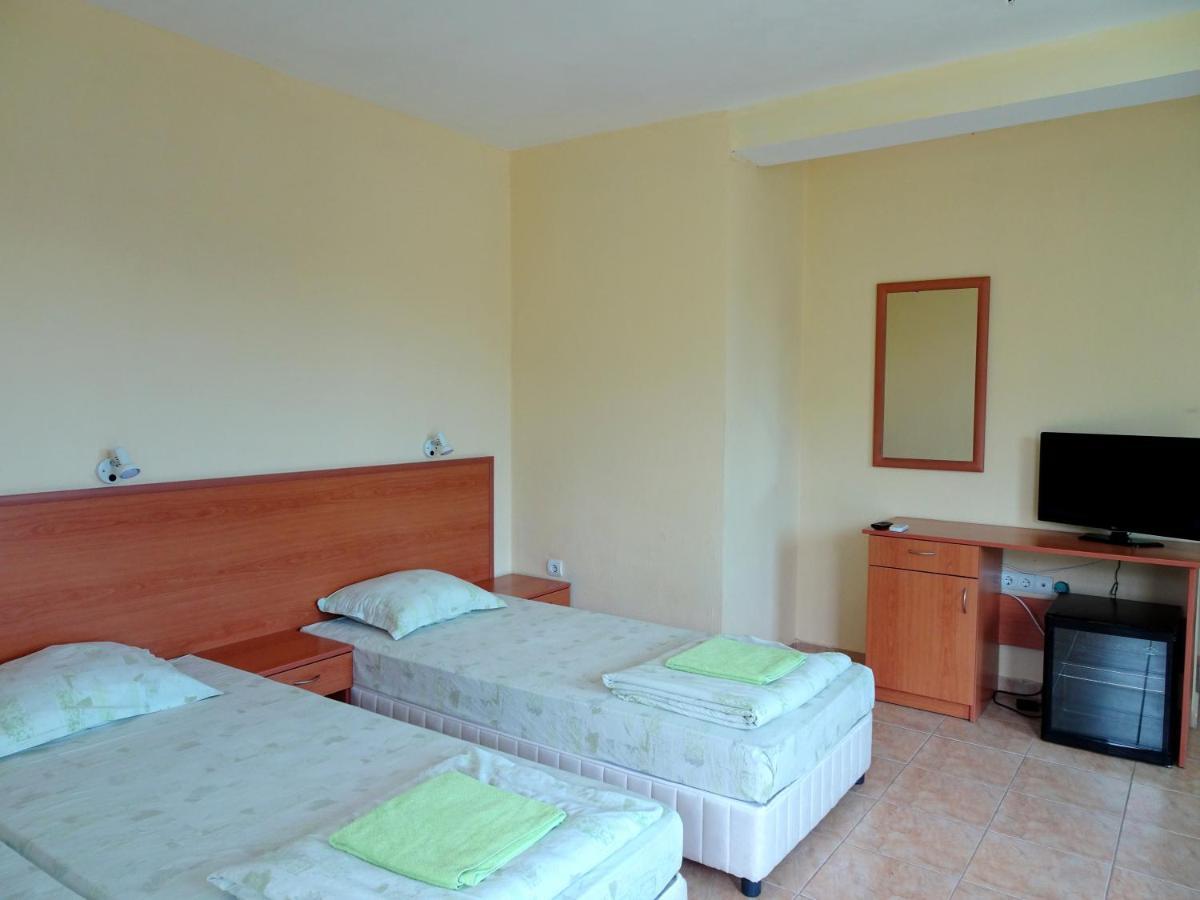 קרנבו Hotel Niko מראה חיצוני תמונה