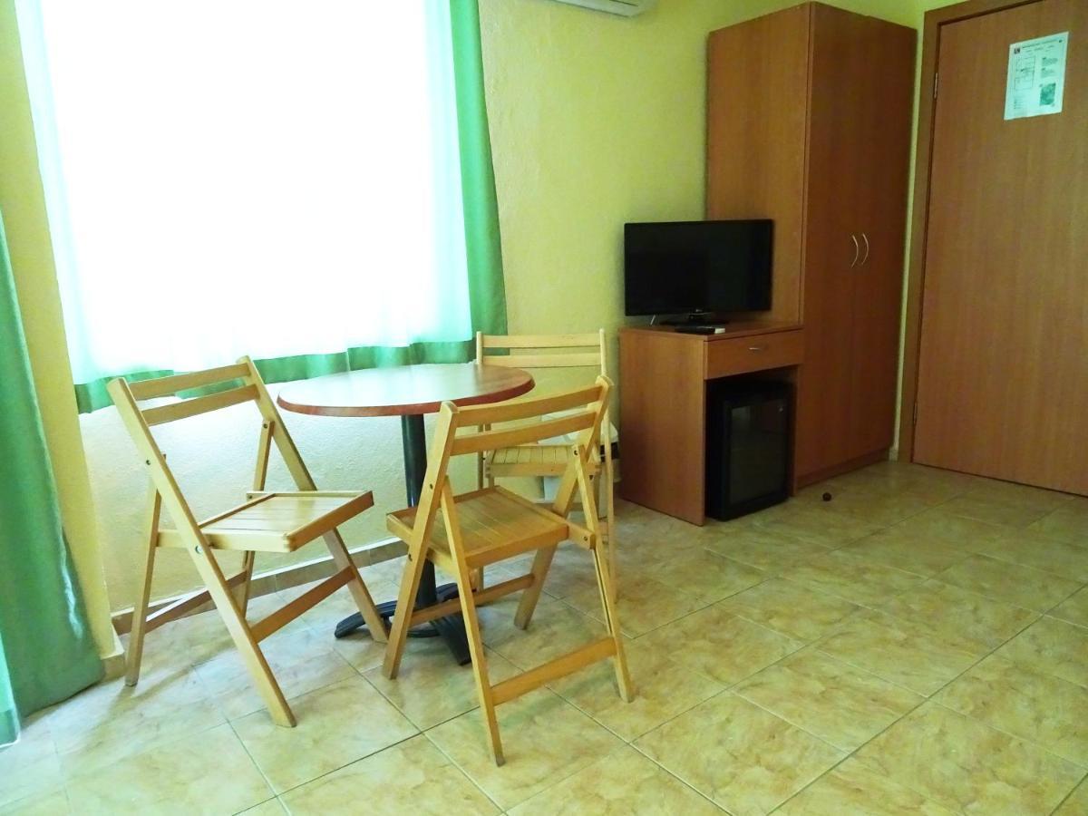קרנבו Hotel Niko מראה חיצוני תמונה