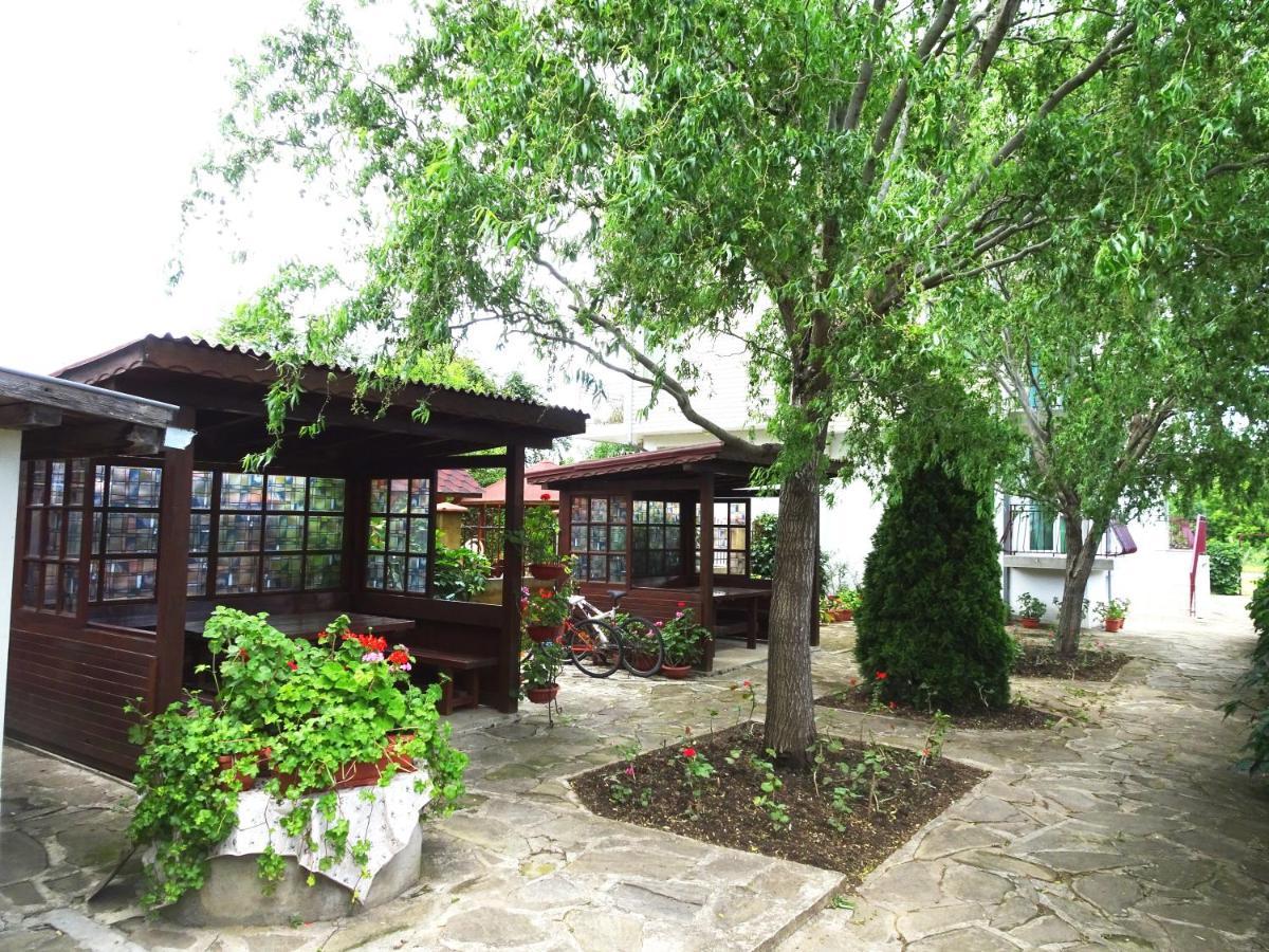 קרנבו Hotel Niko מראה חיצוני תמונה